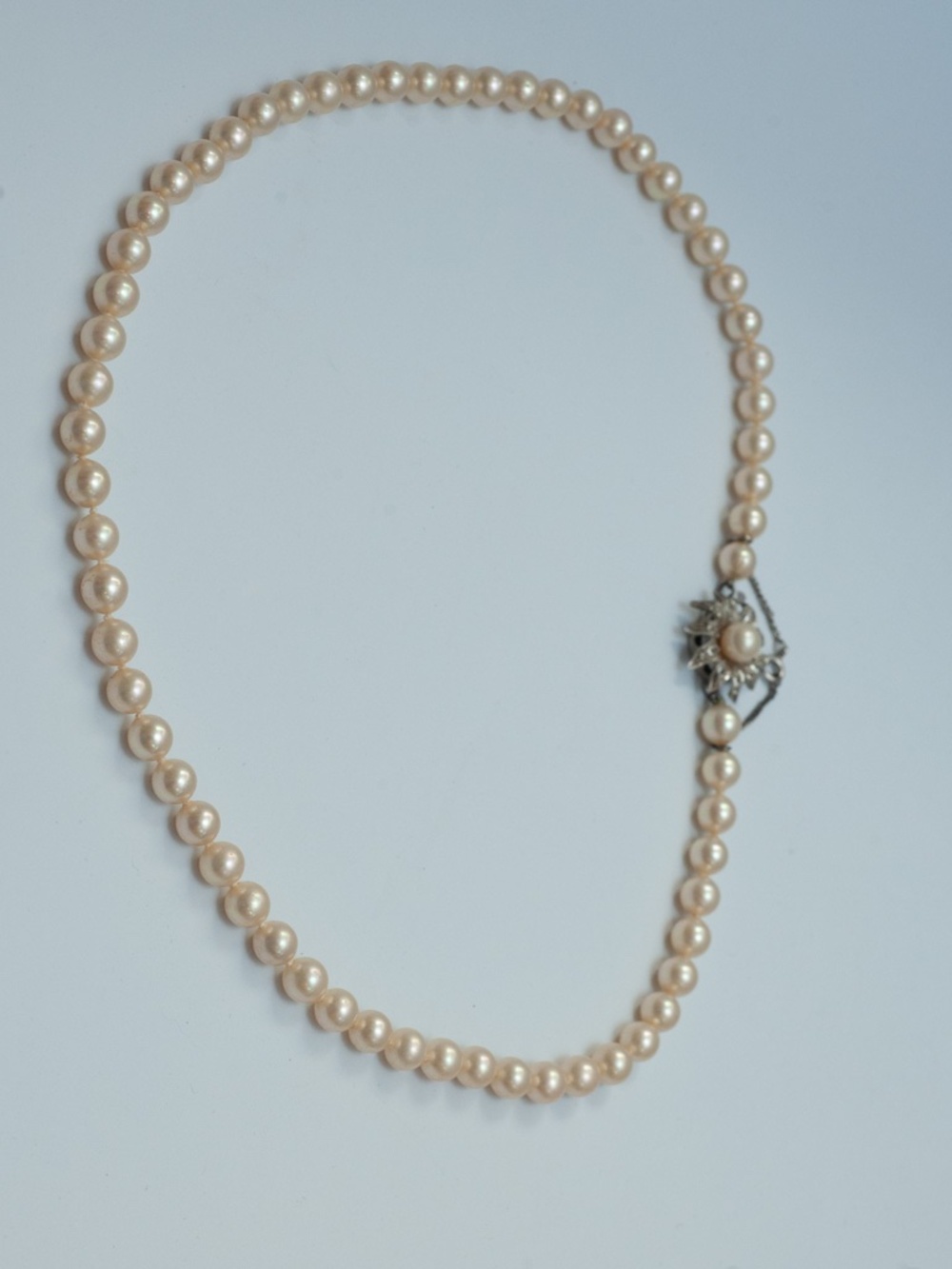 Vingate Majorca 20" Pearl Necklace with Flower Gemstone Clasp